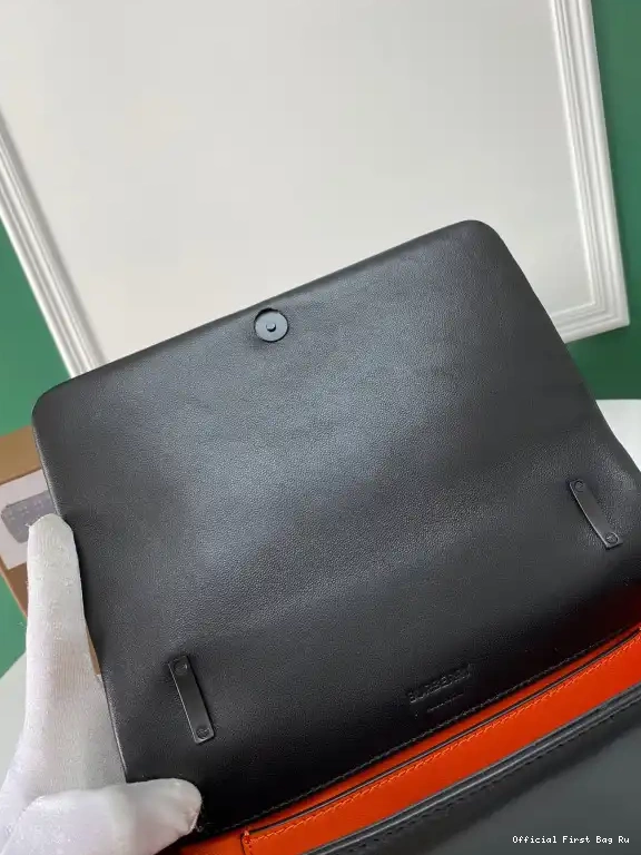 Official First Bag Ru SMALL BURBERRY Lola Bag 0606
